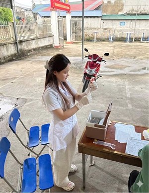 SINH VIÊN KHOA CNTY HỖ TRỢ TIÊM PHÒNG DẠI CHO ĐÀN CHÓ, MÈO TRÊN ĐỊA BÀN PHƯỜNG QUYẾT THẮNG 🎊